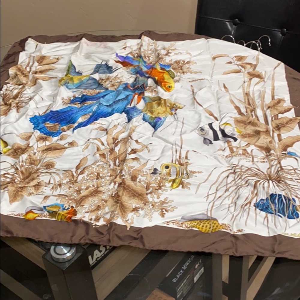 Vintage Gucci 100% silk scarf